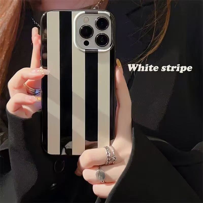Phone Cases Art - Mała, niszowa, oryginalna grafika z czarno-białymi