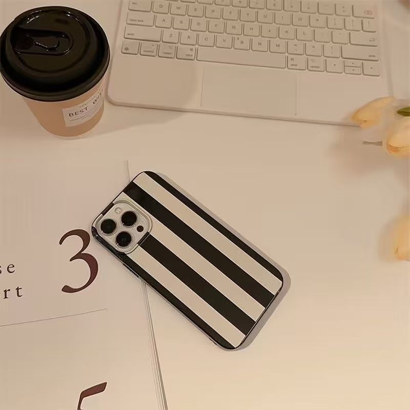 Mała, niszowa, oryginalna graf – Phone Cases Art recenzja i cena