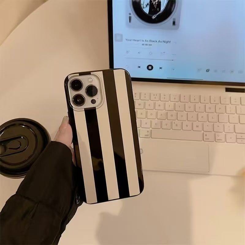 Mała, niszowa, oryginalna graf – Phone Cases Art recenzja i cena
