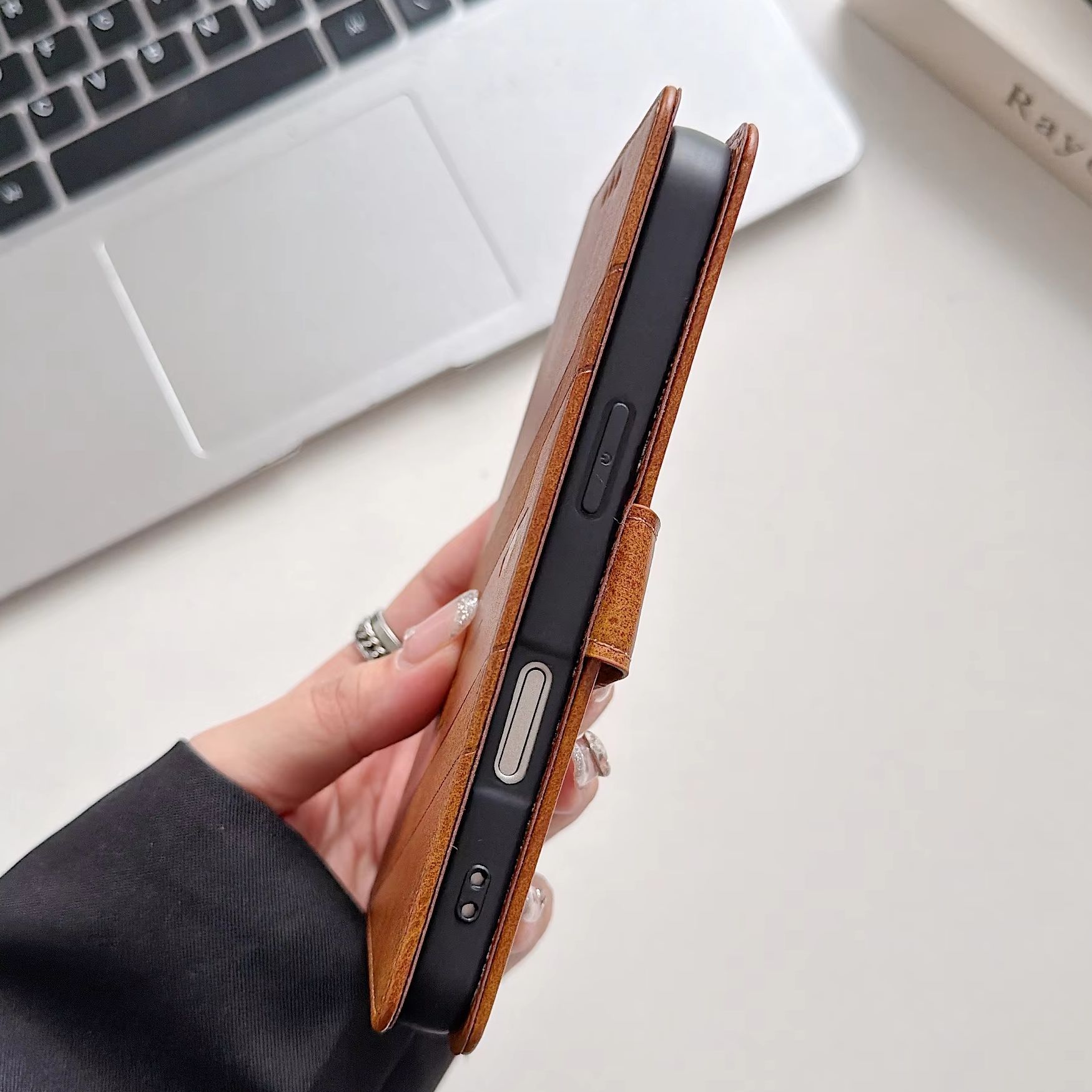 Etui na telefon z klapką, wyko – Flip Leather Case recenzja i cena