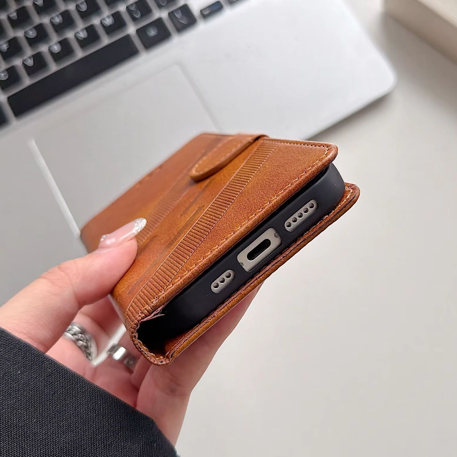 Etui na telefon z klapką, wyko – Flip Leather Case recenzja i cena